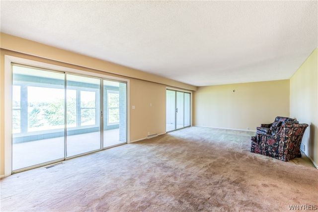 2382 West Oakfield Road, Grand Island, NY 14072