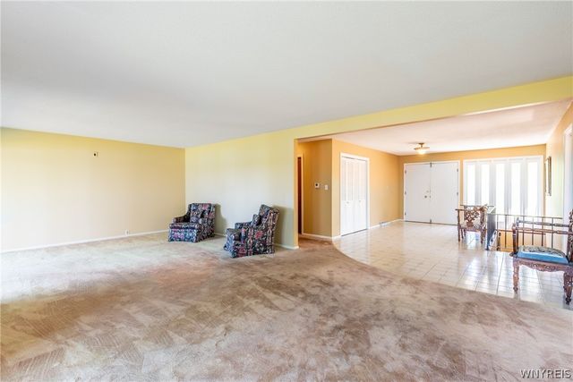 2382 West Oakfield Road, Grand Island, NY 14072