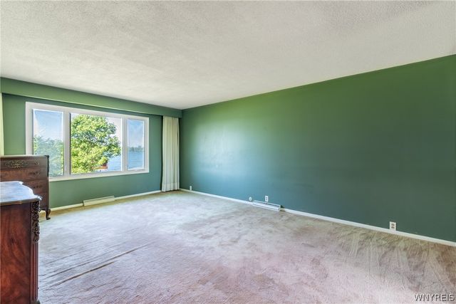 2382 West Oakfield Road, Grand Island, NY 14072