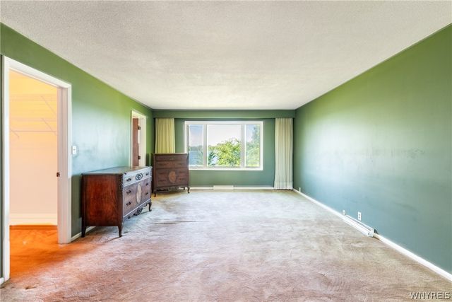 2382 West Oakfield Road, Grand Island, NY 14072