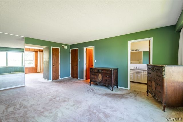 2382 West Oakfield Road, Grand Island, NY 14072