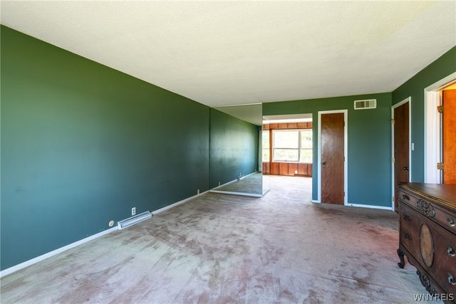 2382 West Oakfield Road, Grand Island, NY 14072