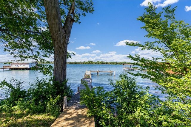 2382 West Oakfield Road, Grand Island, NY 14072