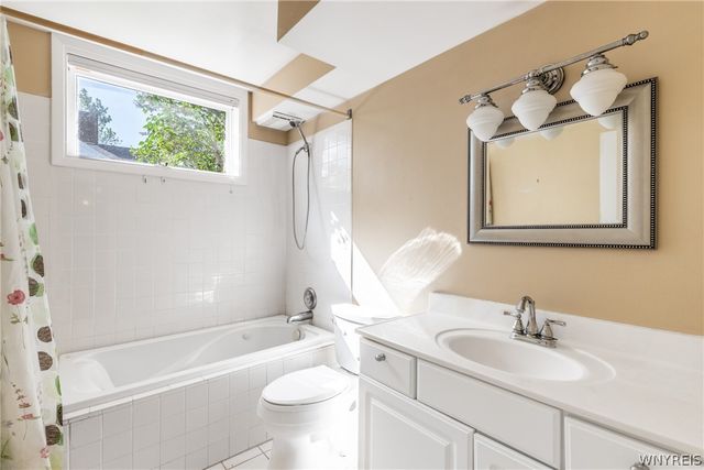 2382 West Oakfield Road, Grand Island, NY 14072