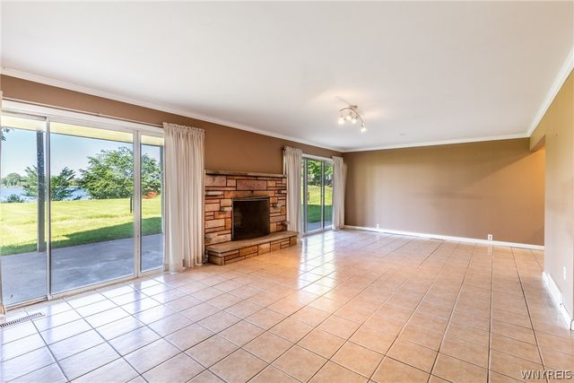 2382 West Oakfield Road, Grand Island, NY 14072