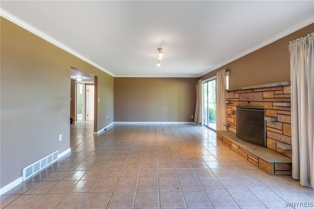 2382 West Oakfield Road, Grand Island, NY 14072