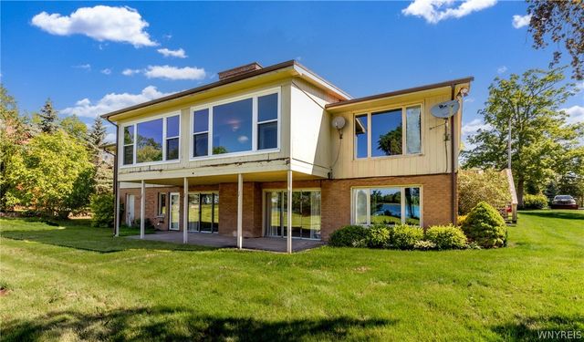 2382 West Oakfield Road, Grand Island, NY 14072