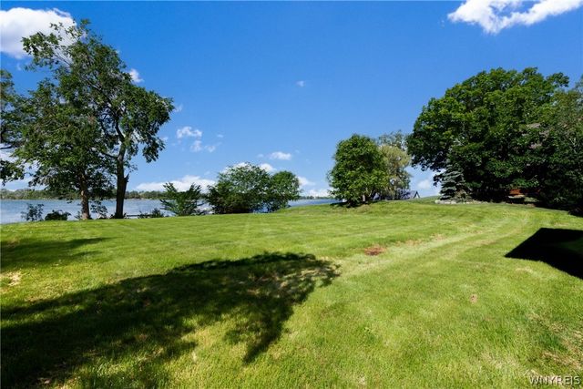 2382 West Oakfield Road, Grand Island, NY 14072