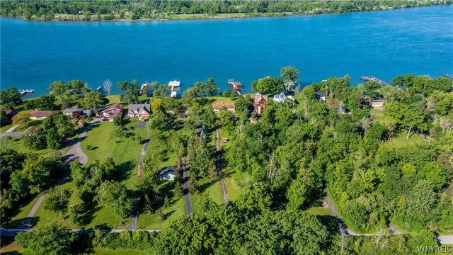 2382 West Oakfield Road, Grand Island, NY 14072