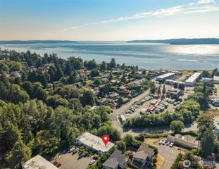 1027 S 230th Street #301, Des Moines, WA 98198