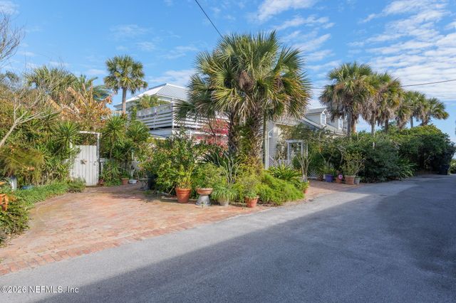 211 BEACH Avenue, Atlantic Beach, FL 32233