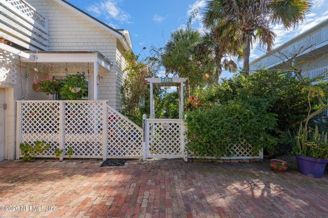 211 BEACH Avenue, Atlantic Beach, FL 32233