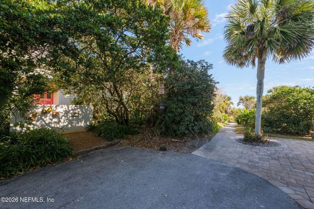 211 BEACH Avenue, Atlantic Beach, FL 32233