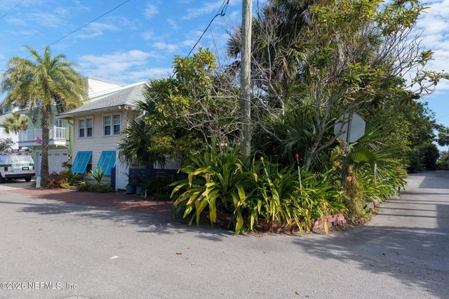 211 BEACH Avenue, Atlantic Beach, FL 32233