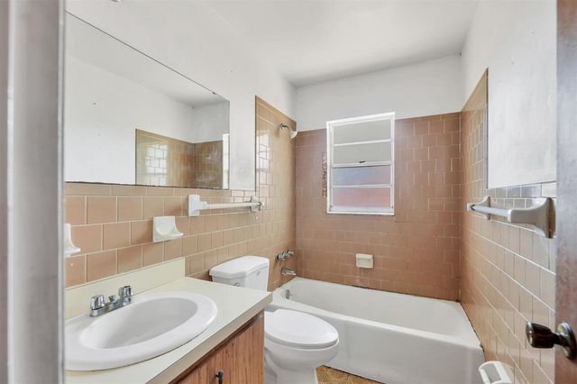 3805 11TH AVENUE W, Bradenton, FL 34205