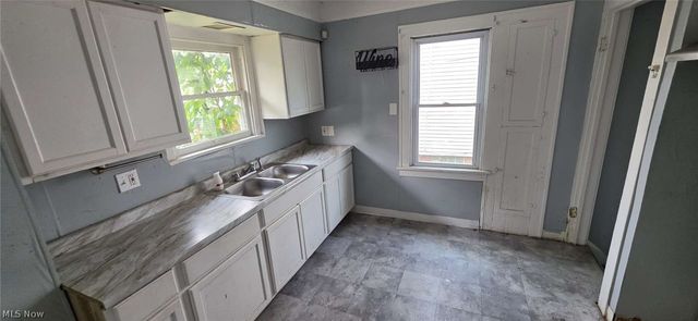 13420 Saybrook Avenue, Garfield Heights, OH 44105