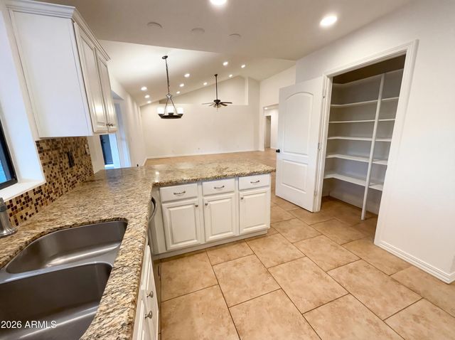 1823 E JUNIPER Circle, Mesa, AZ 85203