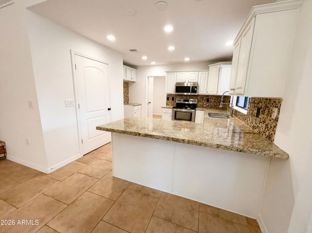 1823 E JUNIPER Circle, Mesa, AZ 85203