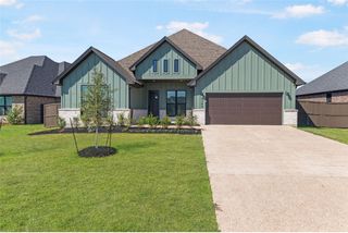 4388 Iron Mountain Dr, Bryan, TX 77802