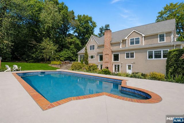 7 Deerhill Drive, Ho-ho-kus, NJ 07423