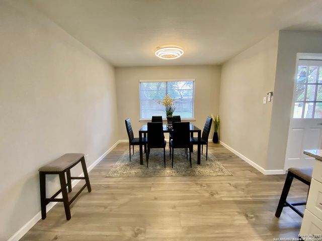 3573 Red Oak Ln, San Antonio, TX 78230