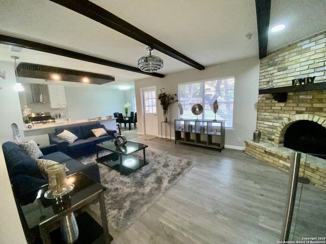 3573 Red Oak Ln, San Antonio, TX 78230