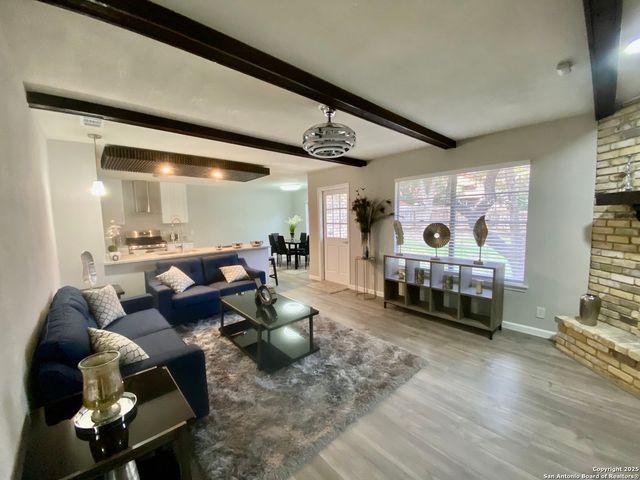 3573 Red Oak Ln, San Antonio, TX 78230