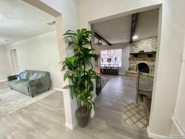 3573 Red Oak Ln, San Antonio, TX 78230