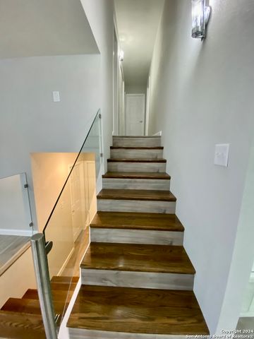 3573 Red Oak Ln, San Antonio, TX 78230