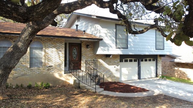 3573 Red Oak Ln, San Antonio, TX 78230