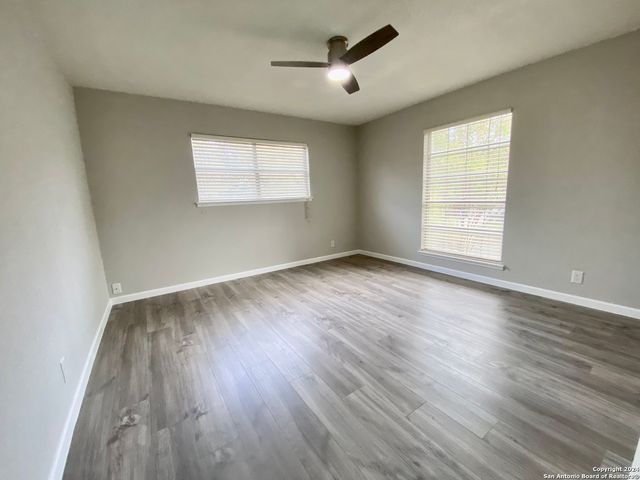 3573 Red Oak Ln, San Antonio, TX 78230