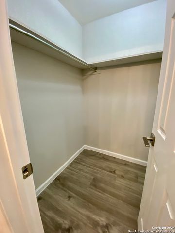 3573 Red Oak Ln, San Antonio, TX 78230