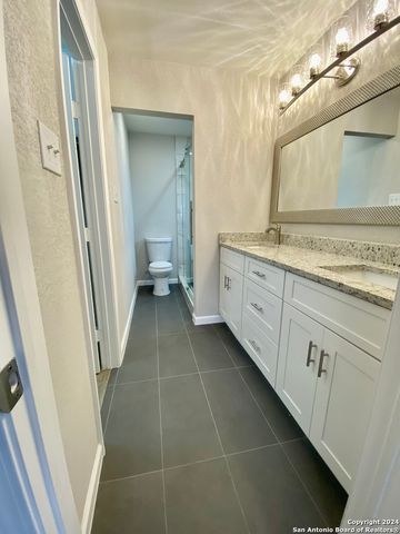 3573 Red Oak Ln, San Antonio, TX 78230