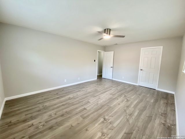 3573 Red Oak Ln, San Antonio, TX 78230