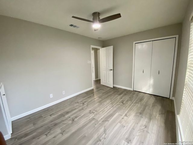 3573 Red Oak Ln, San Antonio, TX 78230