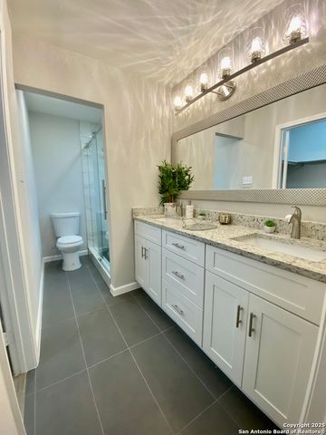 3573 Red Oak Ln, San Antonio, TX 78230