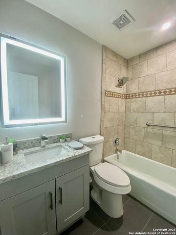 3573 Red Oak Ln, San Antonio, TX 78230