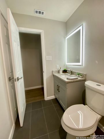 3573 Red Oak Ln, San Antonio, TX 78230