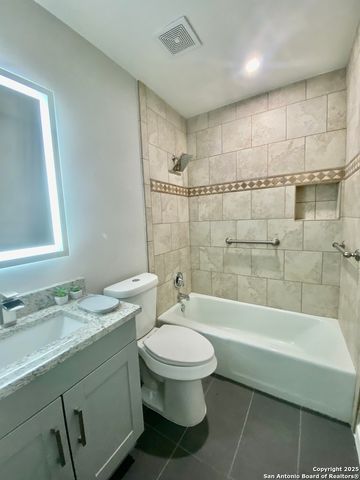 3573 Red Oak Ln, San Antonio, TX 78230