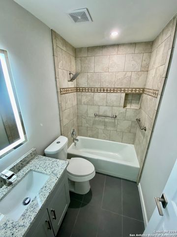 3573 Red Oak Ln, San Antonio, TX 78230