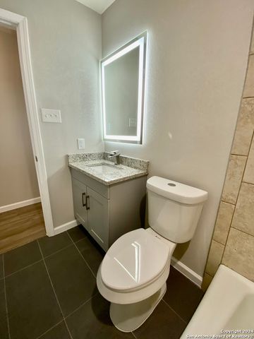 3573 Red Oak Ln, San Antonio, TX 78230