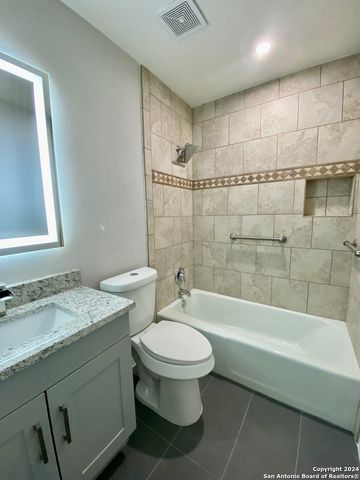 3573 Red Oak Ln, San Antonio, TX 78230