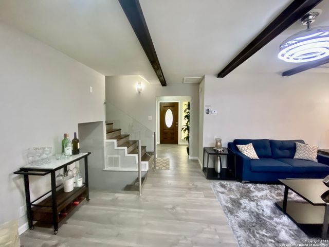 3573 Red Oak Ln, San Antonio, TX 78230