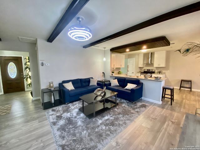 3573 Red Oak Ln, San Antonio, TX 78230