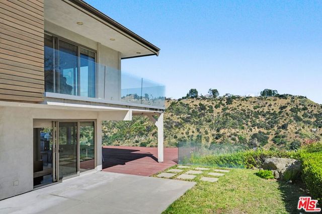 2340 Jupiter Drive, Los Angeles, CA 90046