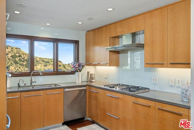 2340 Jupiter Drive, Los Angeles, CA 90046