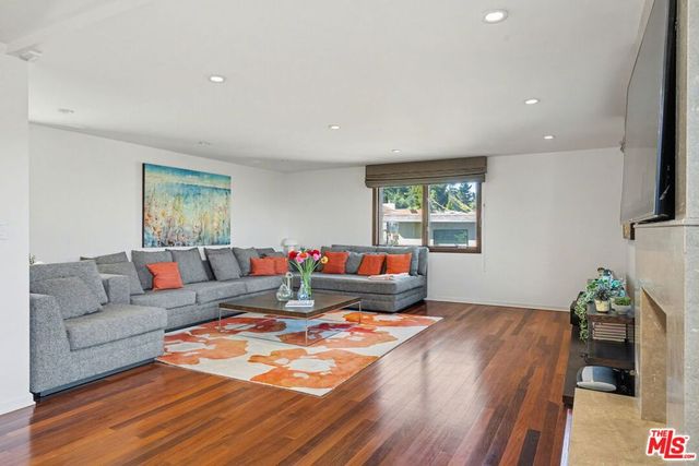 2340 Jupiter Drive, Los Angeles, CA 90046