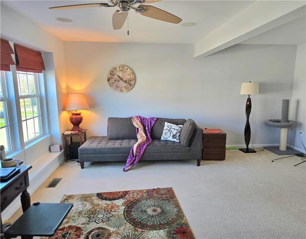 17 Red Rose Lane, Easton, PA 18045
