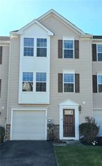 17 Red Rose Lane, Easton, PA 18045