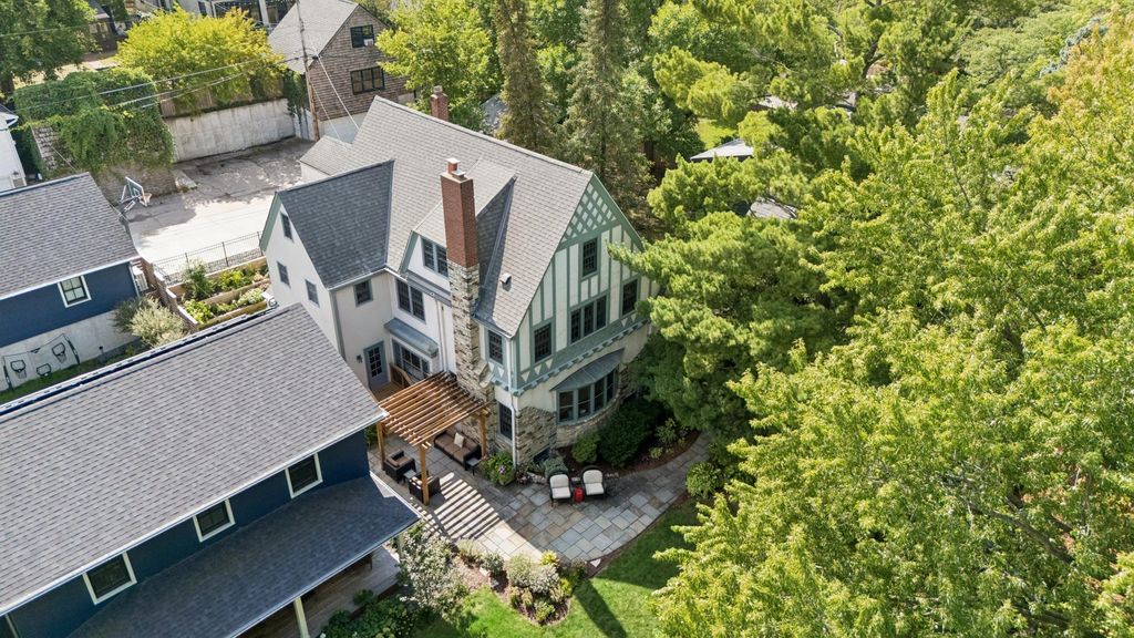 1015 W Minnehaha Parkway, Minneapolis, MN 55419 — exterior